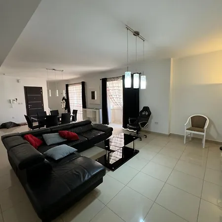Alloggio in famiglia En-suite With Private Balcony Sliema